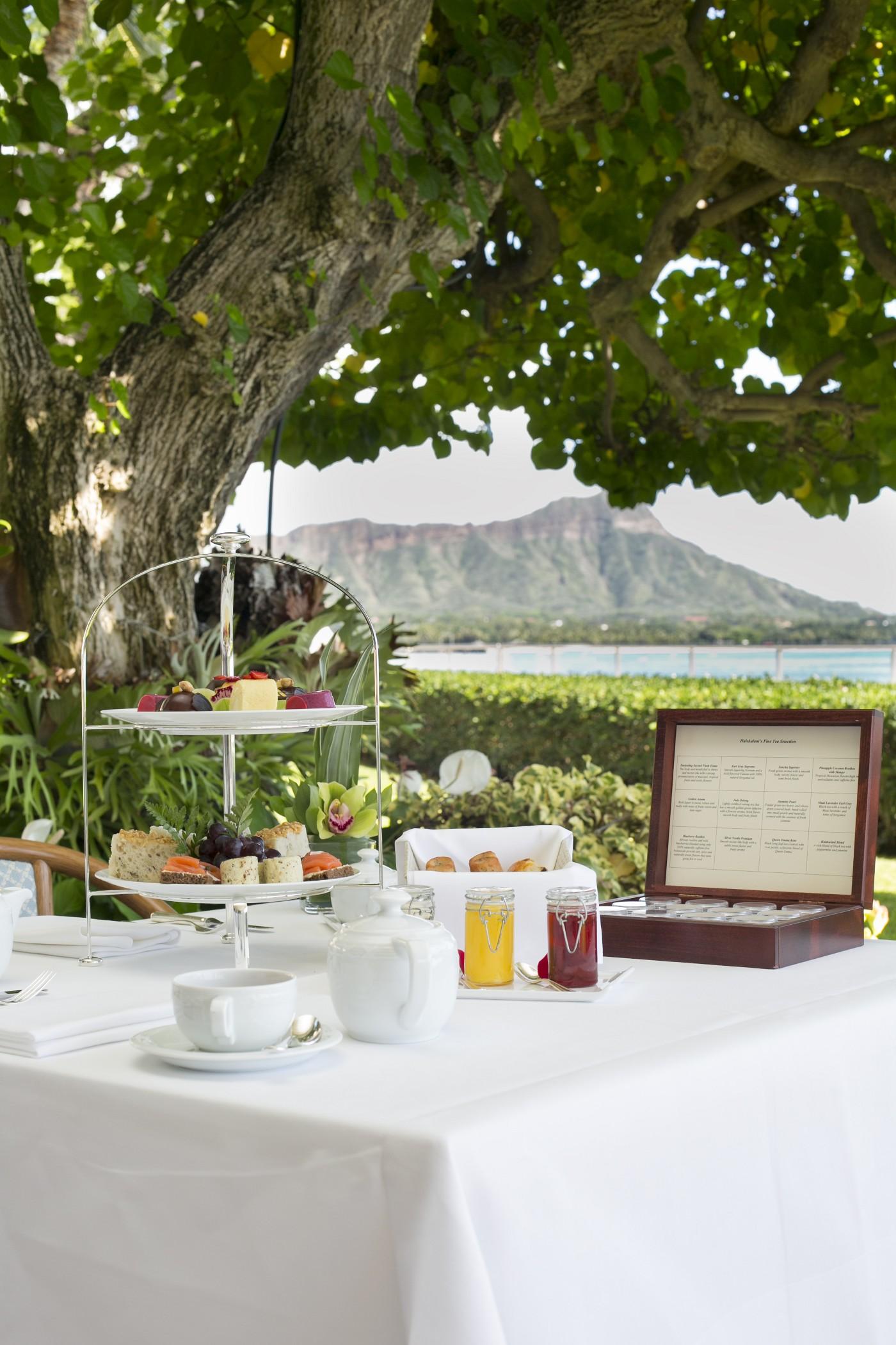 Halekulani - No Resort Fee Honolulu Exterior foto Afternoon tea at the Four Seasons