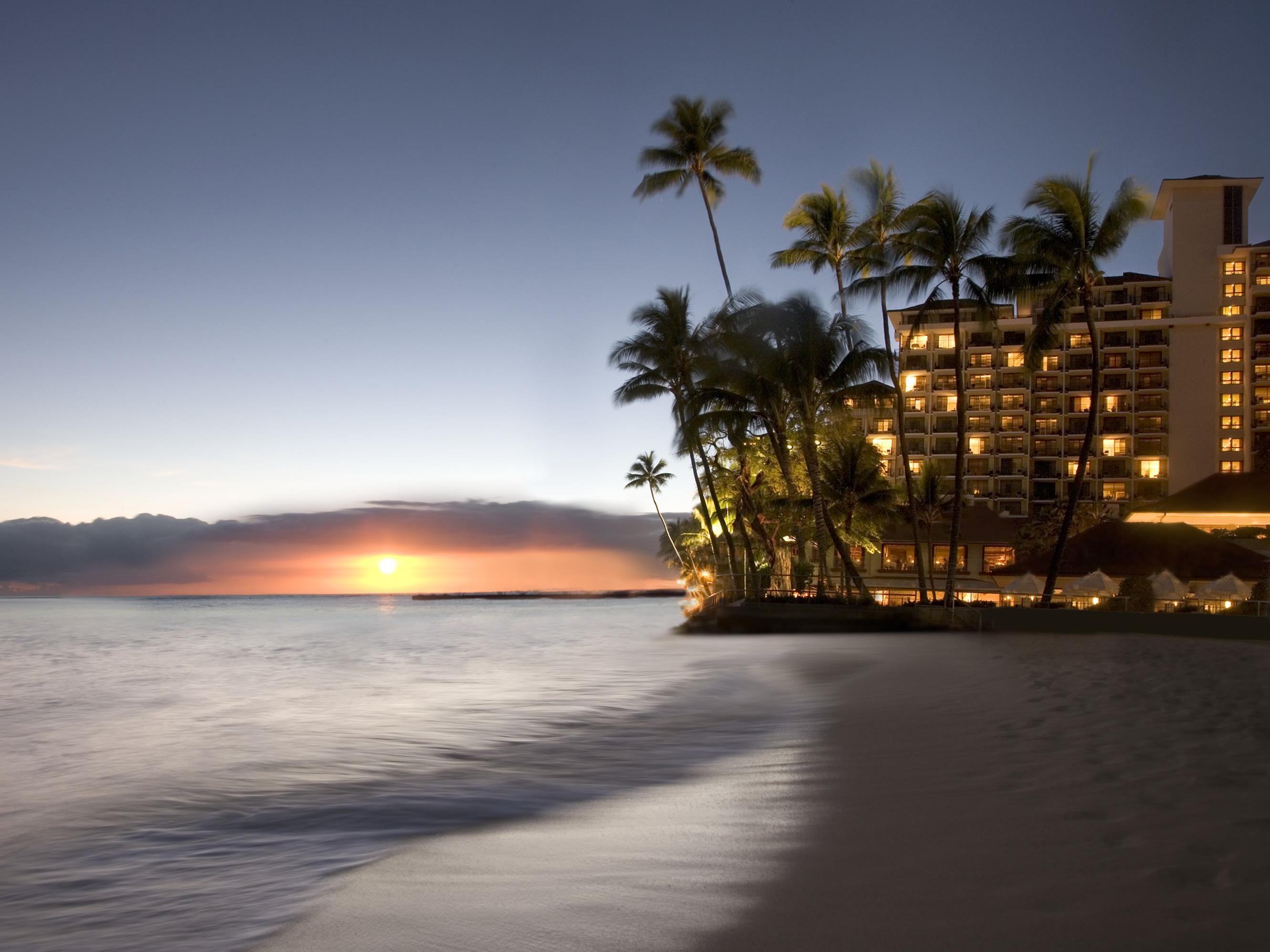 Halekulani - No Resort Fee Honolulu Exterior foto Sunset at the Fairmont Kea Lani