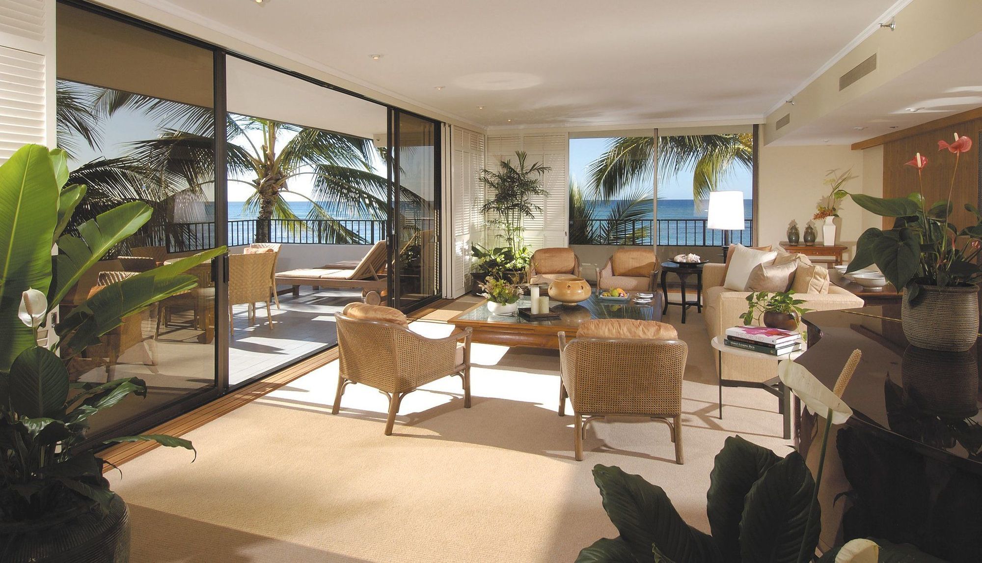 Halekulani - No Resort Fee Honolulu Cameră foto A living room at the Four Seasons Resort