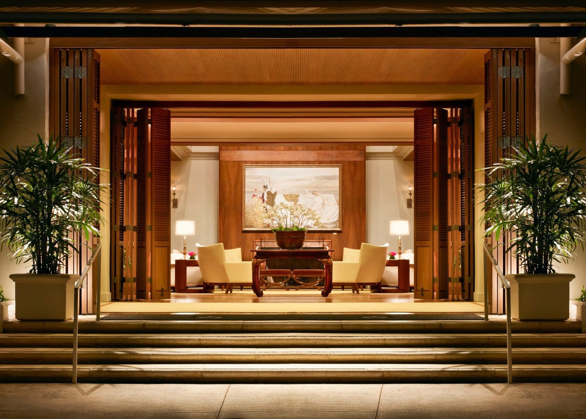 Halekulani - No Resort Fee Honolulu Interior foto Entrance to the Four Seasons Hotel