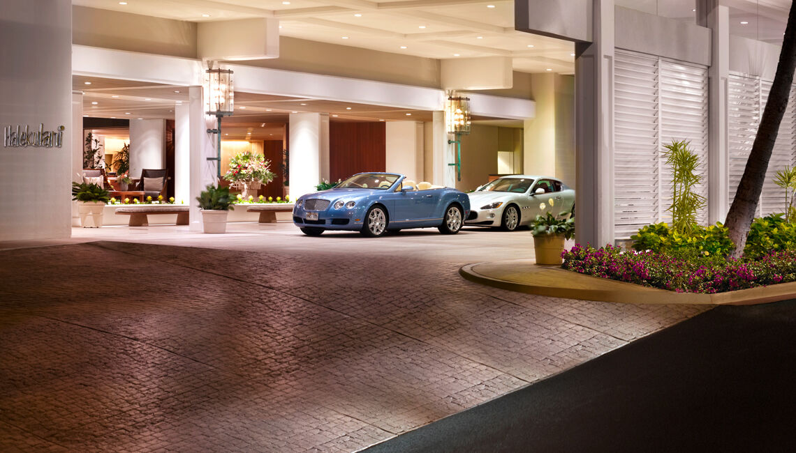 Halekulani - No Resort Fee Honolulu Exterior foto The front entrance of the Four Seasons Hotel