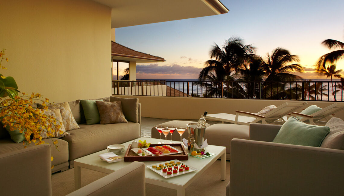 Halekulani - No Resort Fee Honolulu Exterior foto A view of the ocean from a suite at the Four Seasons Resort Maui