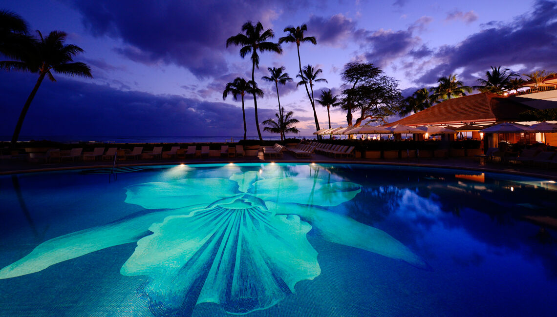 Halekulani - No Resort Fee Honolulu Exterior foto The pool at the Four Seasons Resort Maui at Beachmere